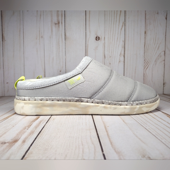 Dr. Scholl's "Cozy Vibes" Eco Conscious Slippers - Picture 1 of 9